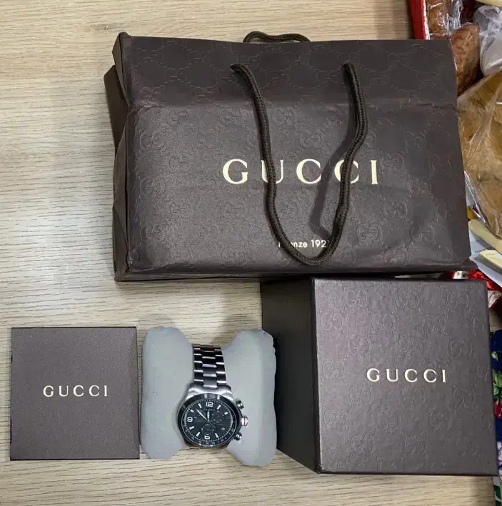 GUCCI YA126238 구찌 메탈시계